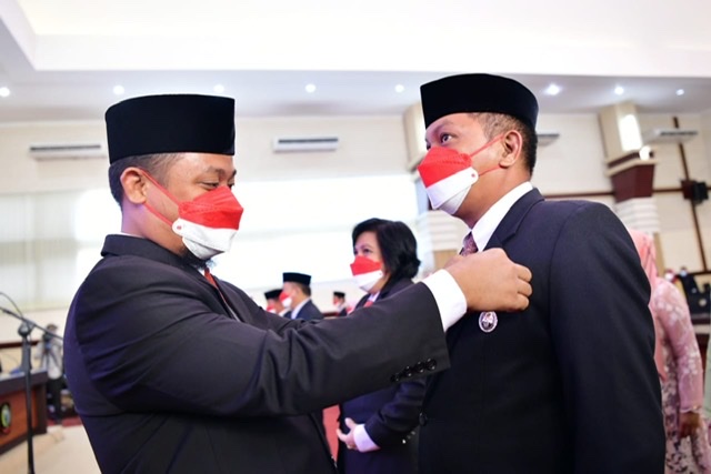 Sematkan Tanda Kehormatan kepada 1.835 PNS Pemprov, Plt Gubernur Minta Terus Berkarya